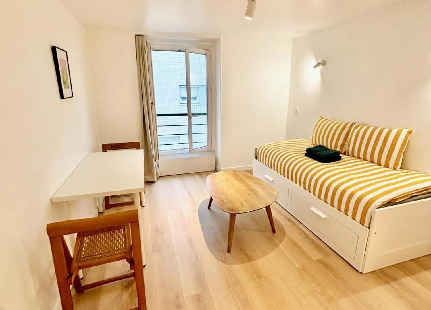 Charming Bright Studio In Menilmontant location