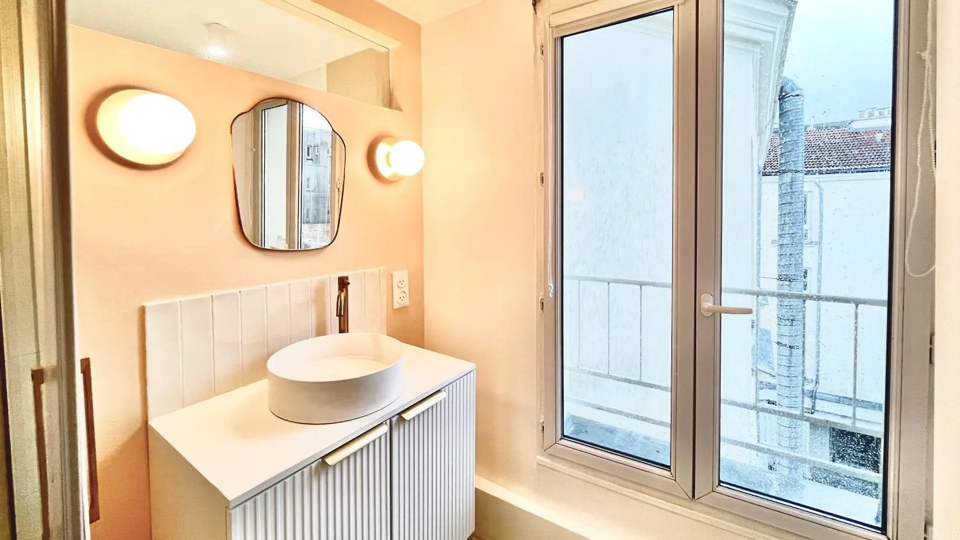 Apartment Charming Bright Studio In Menilmontant Paris
