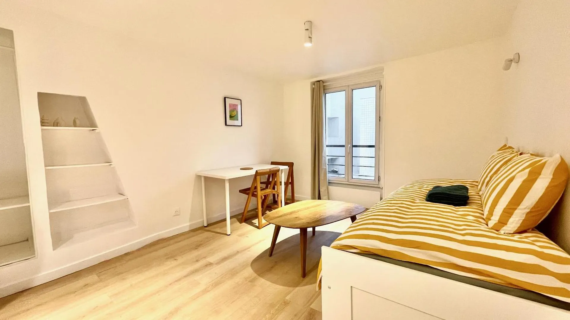 Lägenhet Charming Bright Studio In Menilmontant Paris Frankrike